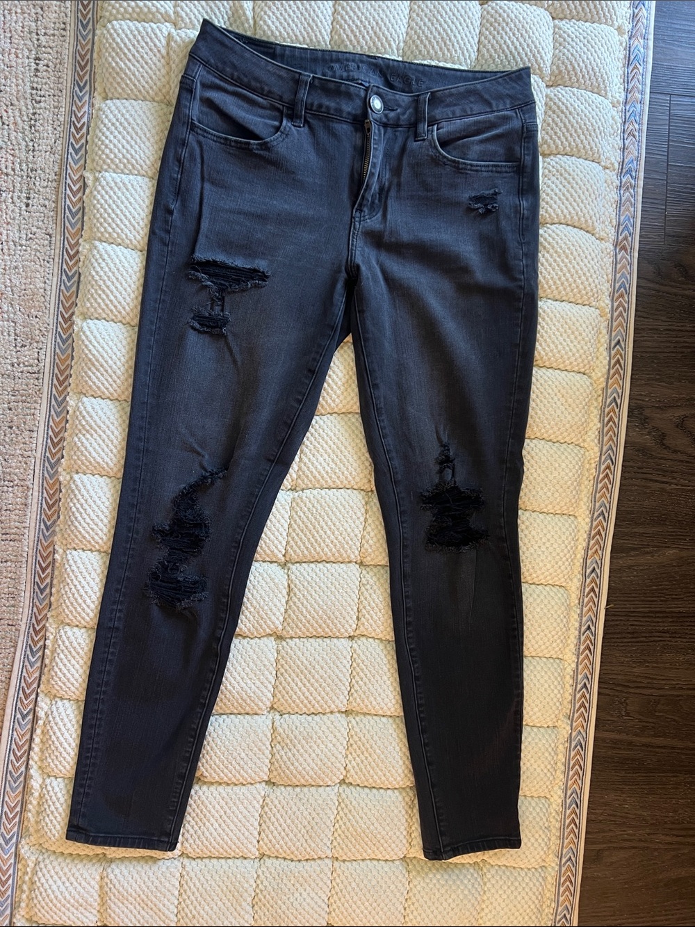 American eagle black Distressed Women's Skinny Jeans size 6